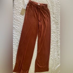 NWT Wilfred Free Pisces sweatpants in rustwood